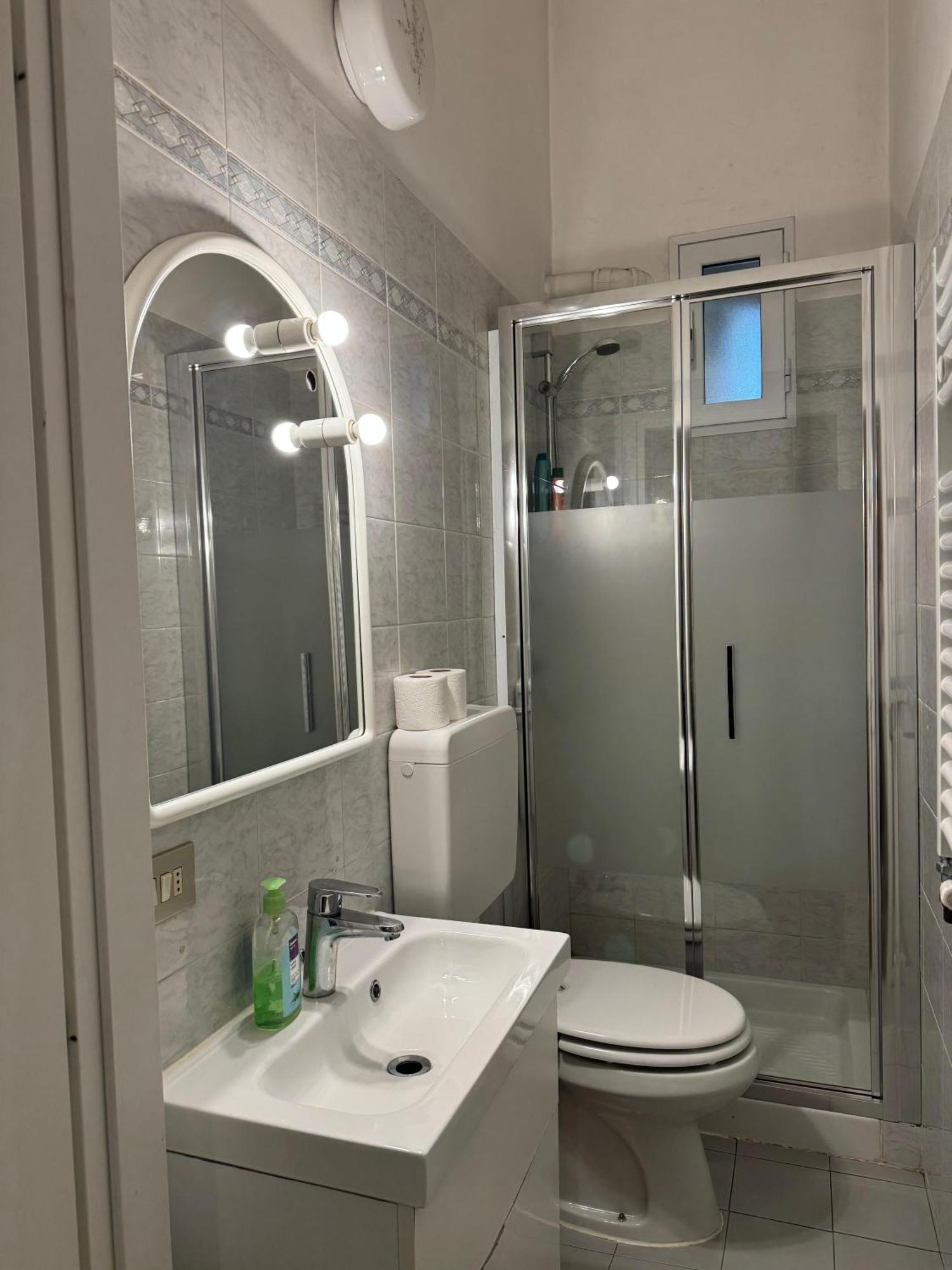 Savona Casa Vacanze Vicino Mare 3 Minuti Wifi Exterior foto